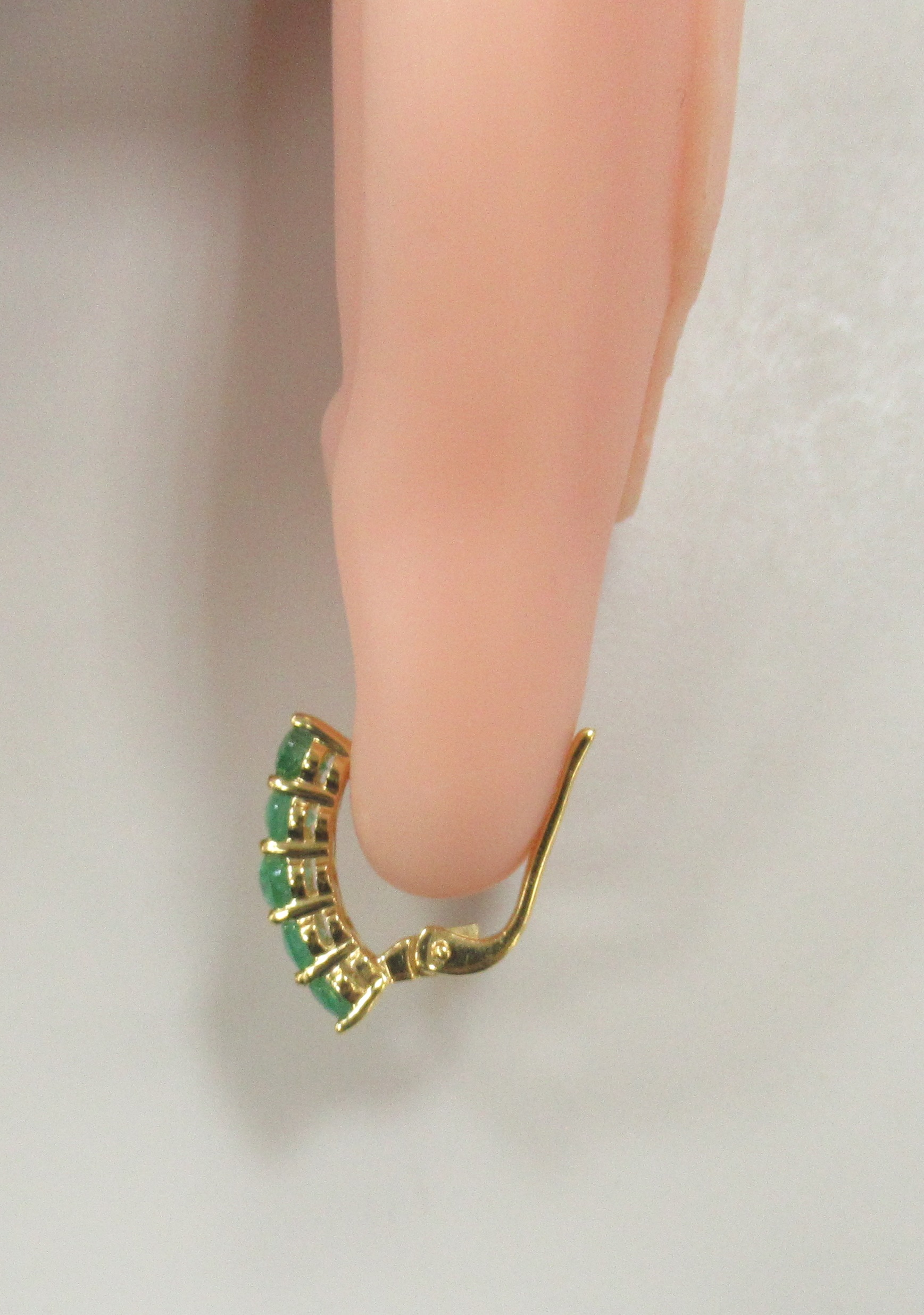 Серебряные серьги с изумрудами